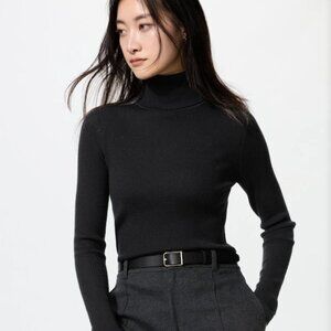 EXTRA FINE 100% MERINO WOOL RIBBED TURTLENECK SWEATER